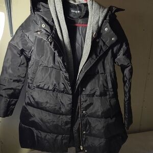 Elegant Black Puffer Coat with Gray Details